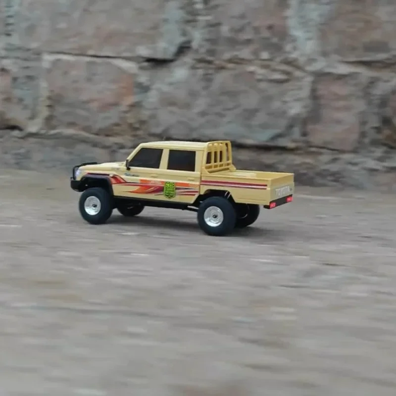 1:18 Land Cruiser LC79 Scale Detail RC Crawler 4WD 2.4GHz All-Terrain Slow-Speed Climbing with LED Lights - Image 5